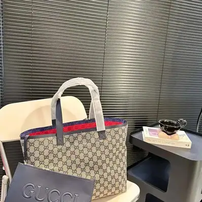 Gucci GG Supreme Tote Bag with Pouch — bag, real photo