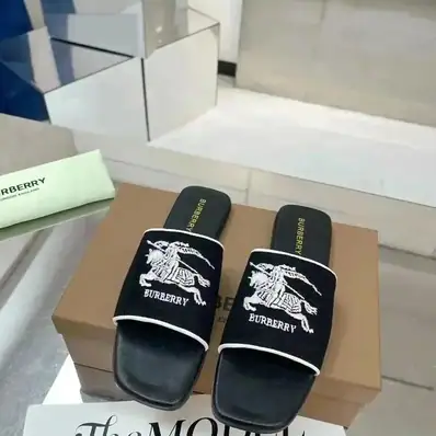 Burberry slippers Chanel Gucci slippers — slides, real photo